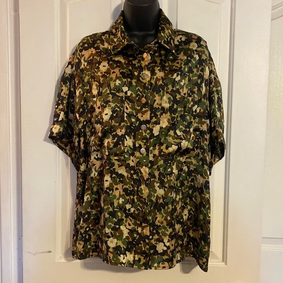 “ZARA” Button Down Oversized Camo Shirt - Picture 6 of 15
